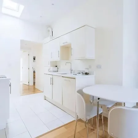 Апартаменты Lovely 2bd In Citycenter